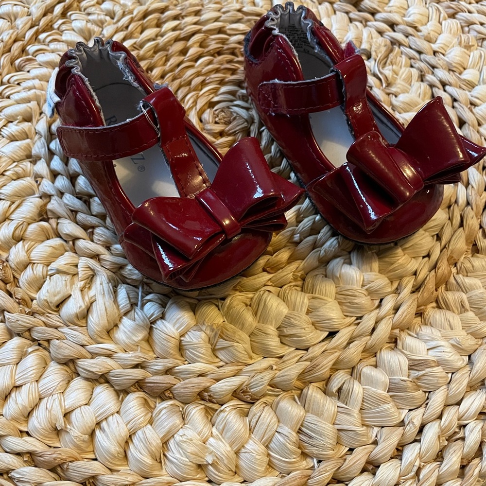 Brand new Robeez Mary Jane’s size 3-6m